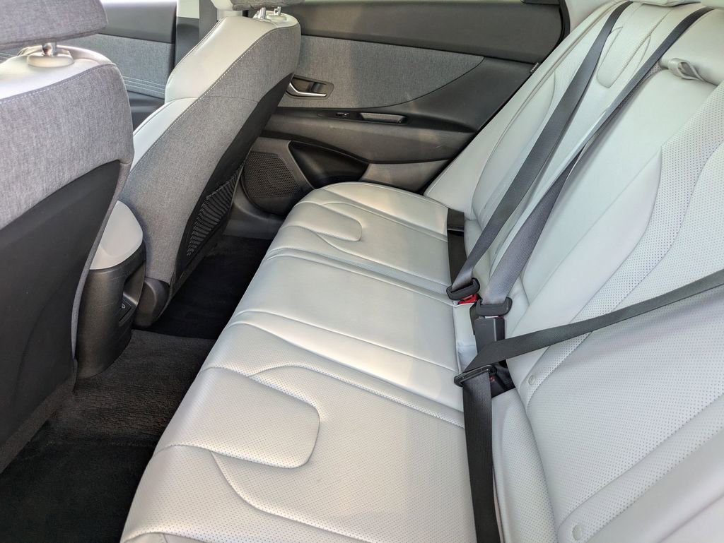 Used 2025 Hyundai Elantra Limited FWD image 28