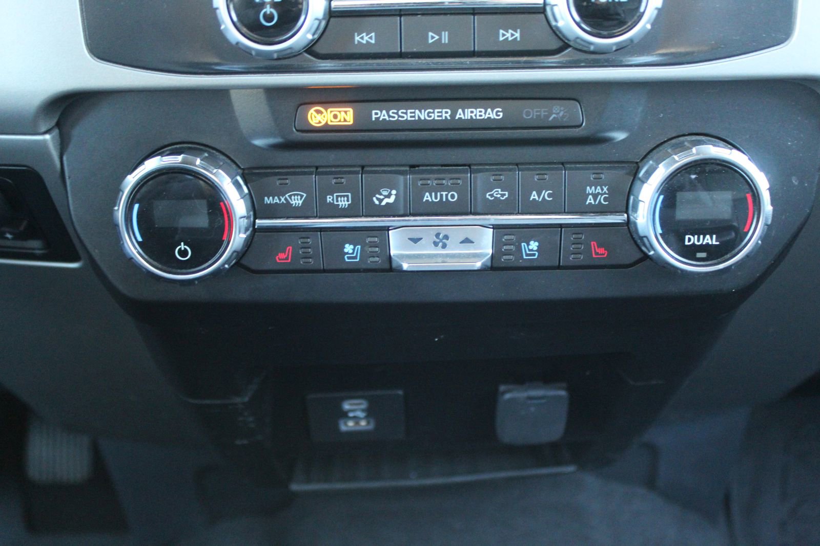 Used 2022 Ford F250 Lariat w/ Lariat Value Package image 34