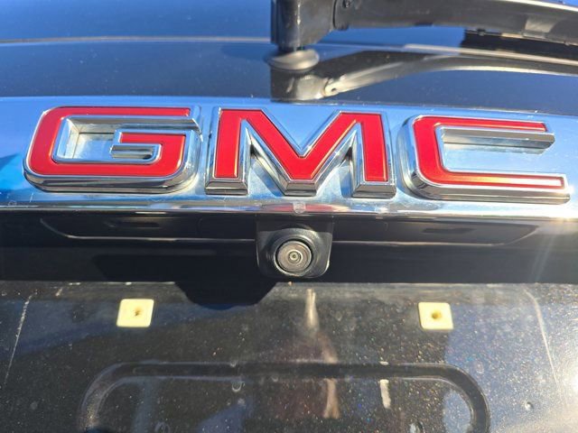 Used 2023 GMC Acadia SLE image 12