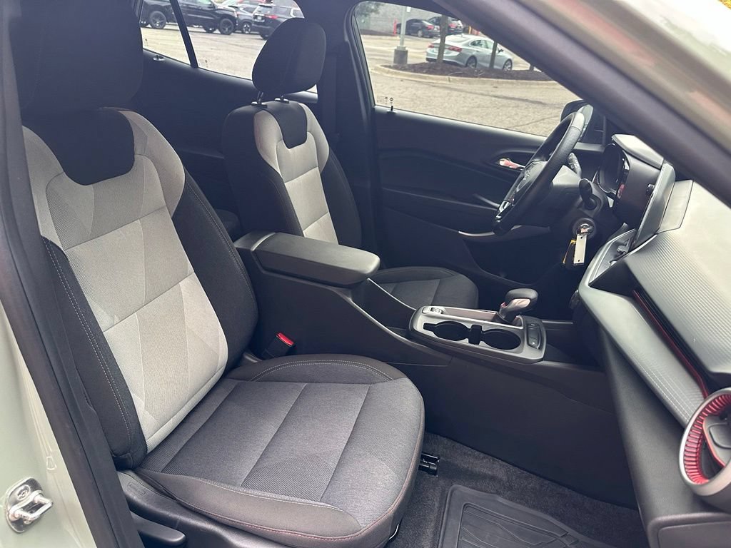 Used 2024 Chevrolet Trax RS w/ Driver Confidence Package FWD image 29