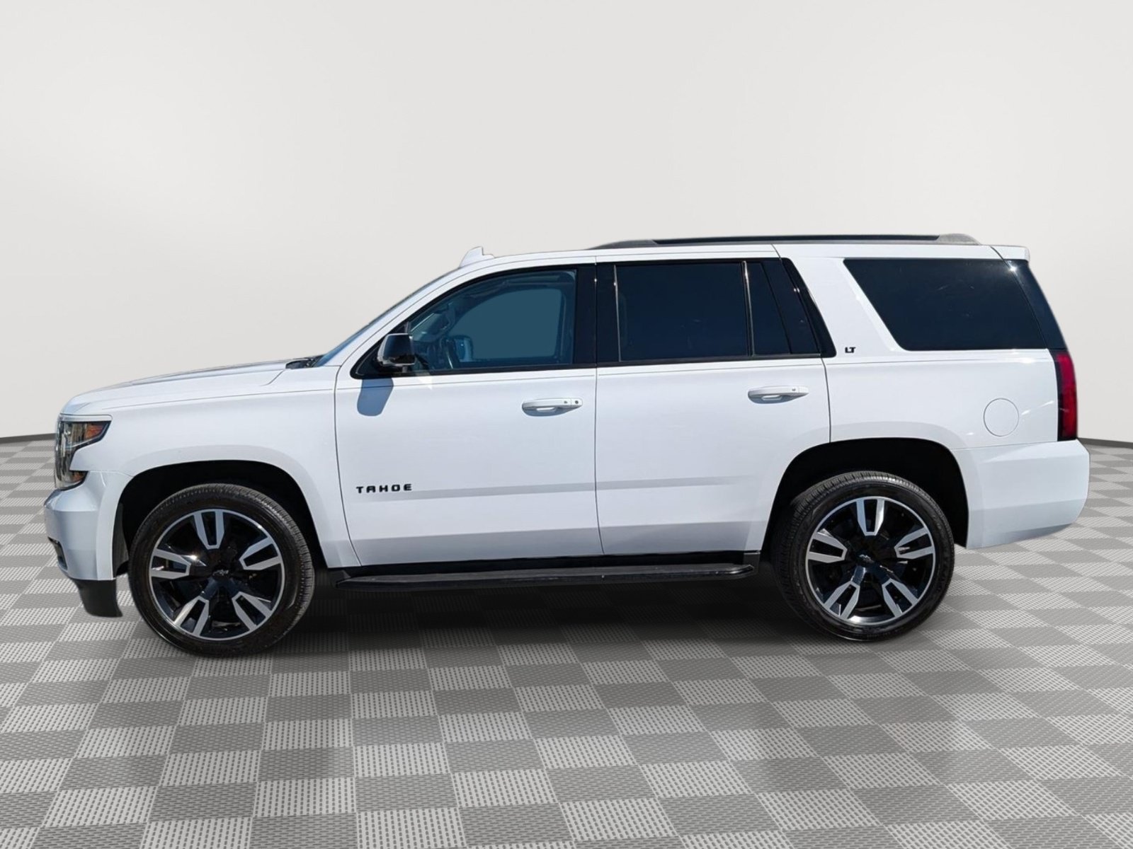 Used 2020 Chevrolet Tahoe LT w/ RST Edition AWD/4WD image 2