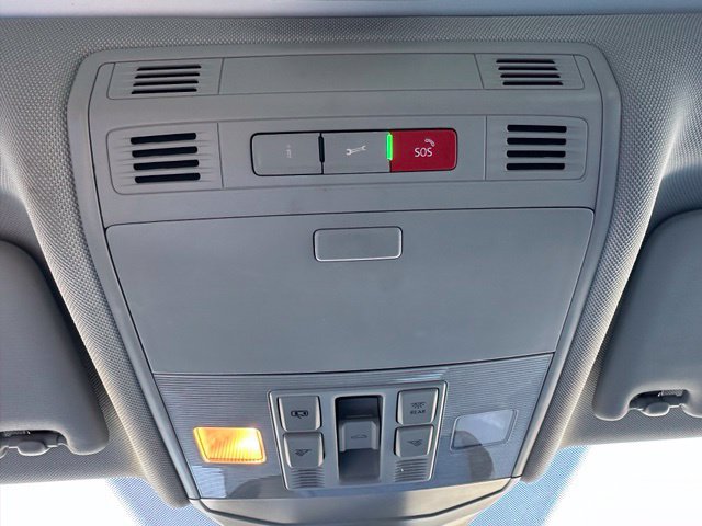 Used 2025 Volkswagen Jetta SE FWD image 24