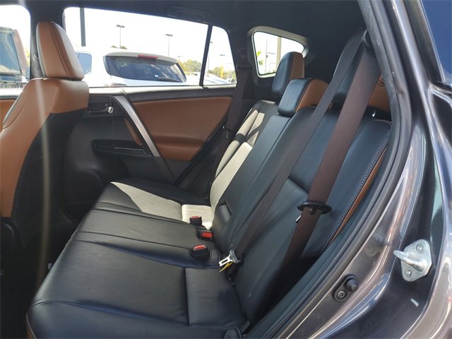 Used 2017 Toyota RAV4 SE image 10
