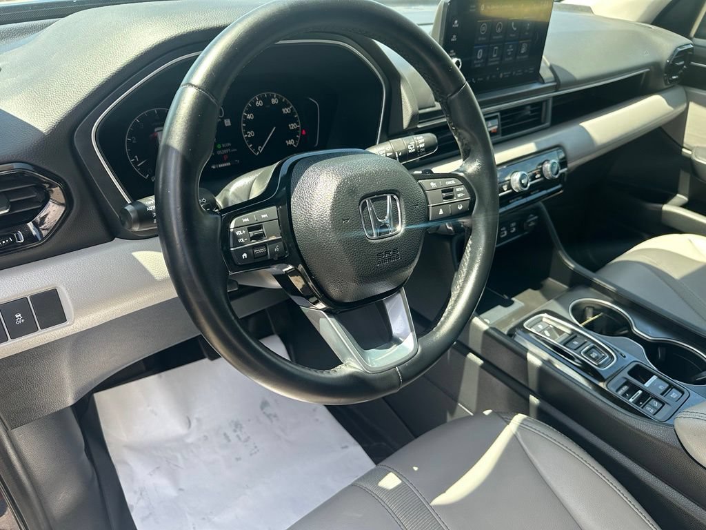 Used 2023 Honda Pilot Touring image 12