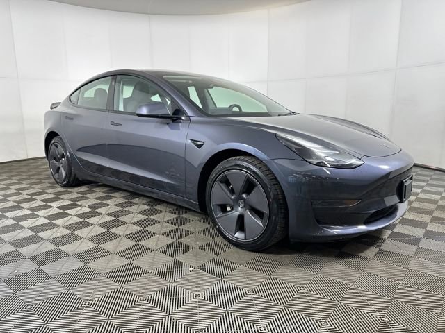 Used 2023 Tesla Model 3 Standard Range image 2