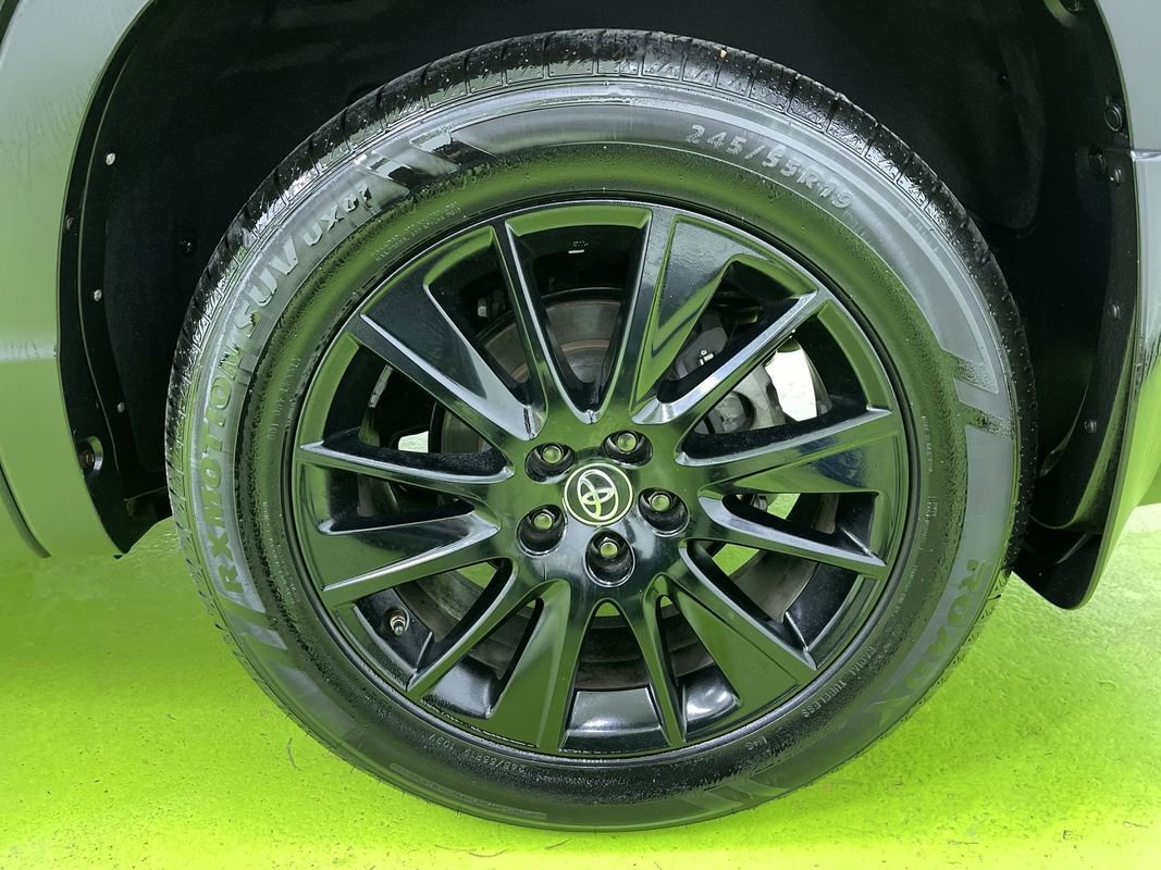 Used 2019 Toyota Highlander SE w/ Nightshade Edition image 13