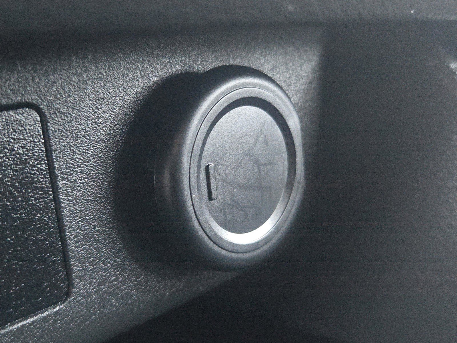 Used 2025 Nissan Rogue SV FWD image 18