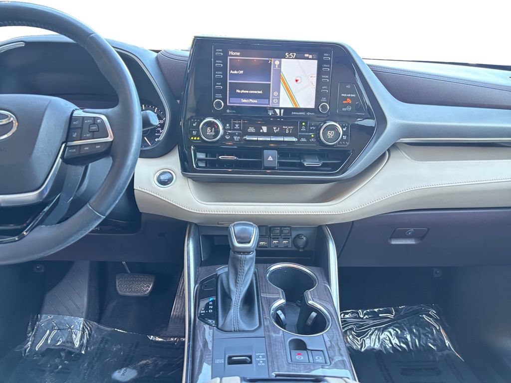 Used 2020 Toyota Highlander Limited FWD image 11