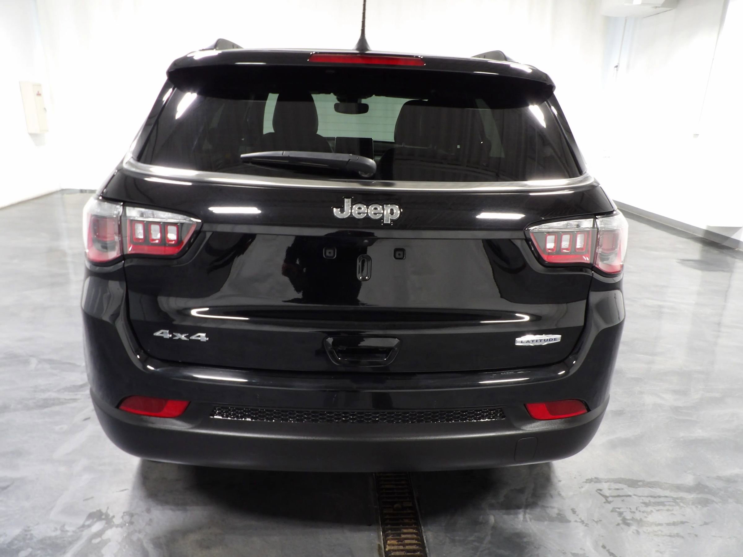 Used 2024 Jeep Compass Latitude AWD/4WD image 6