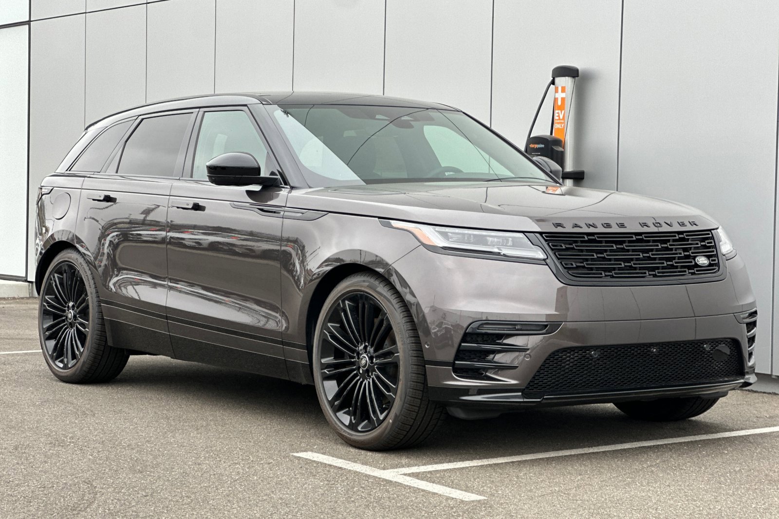 New 2026 Land Rover Range Rover Velar Dynamic SE image 7