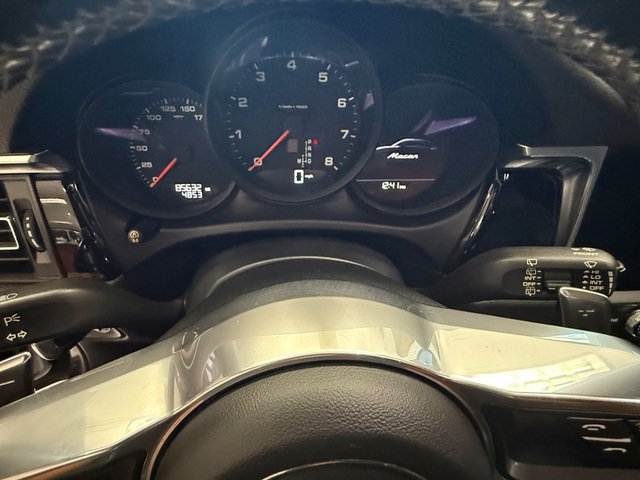 Used 2020 Porsche Macan AWD/4WD image 12