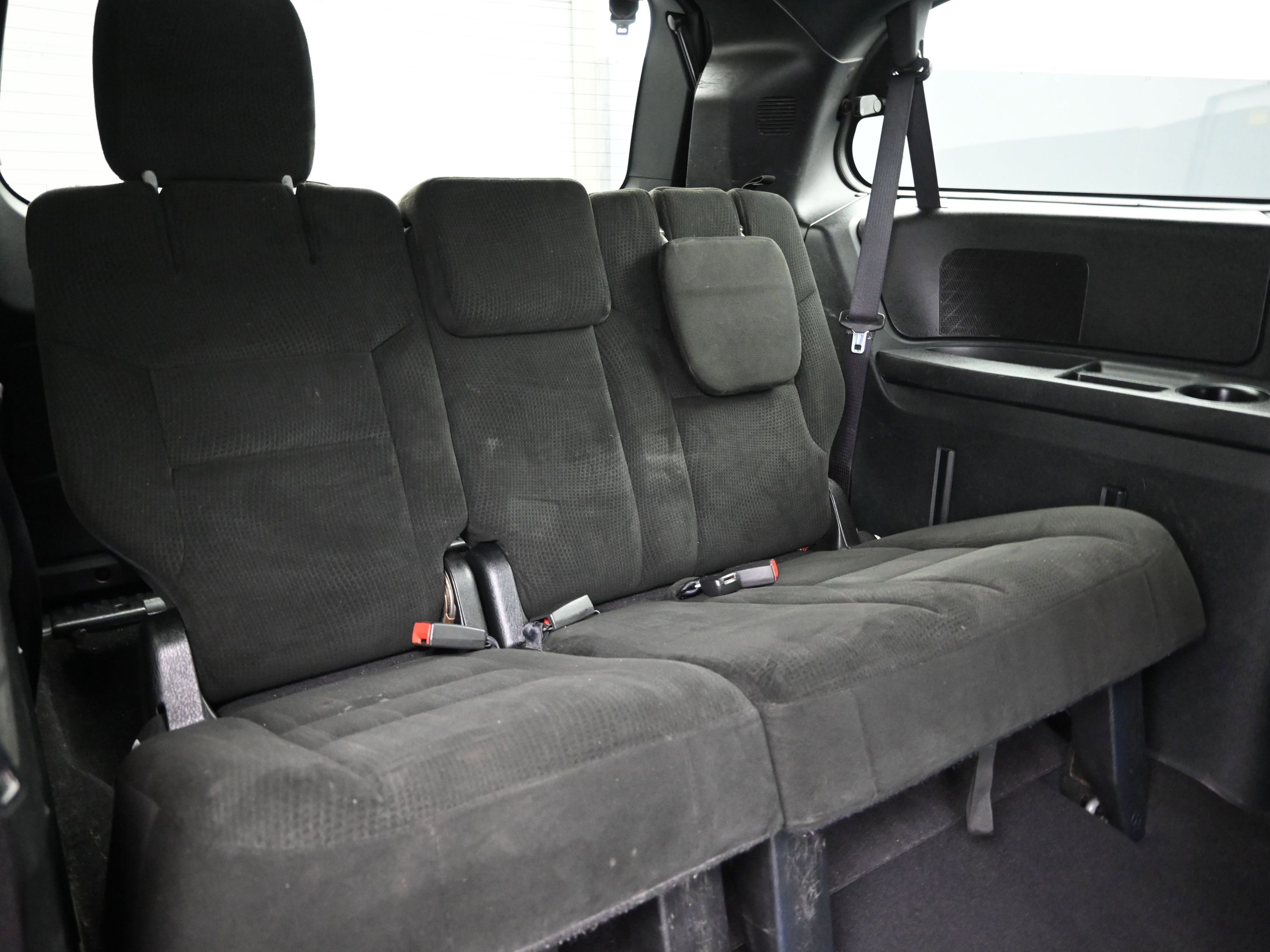 Used 2015 Dodge Grand Caravan SXT w/ Blacktop Package image 25