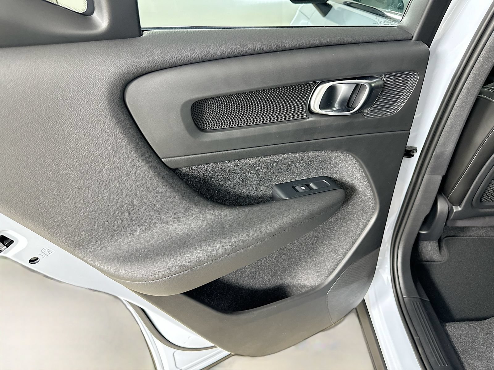 New 2026 Volvo XC40 B5 Plus w/ Protection Package Premier AWD/4WD image 33