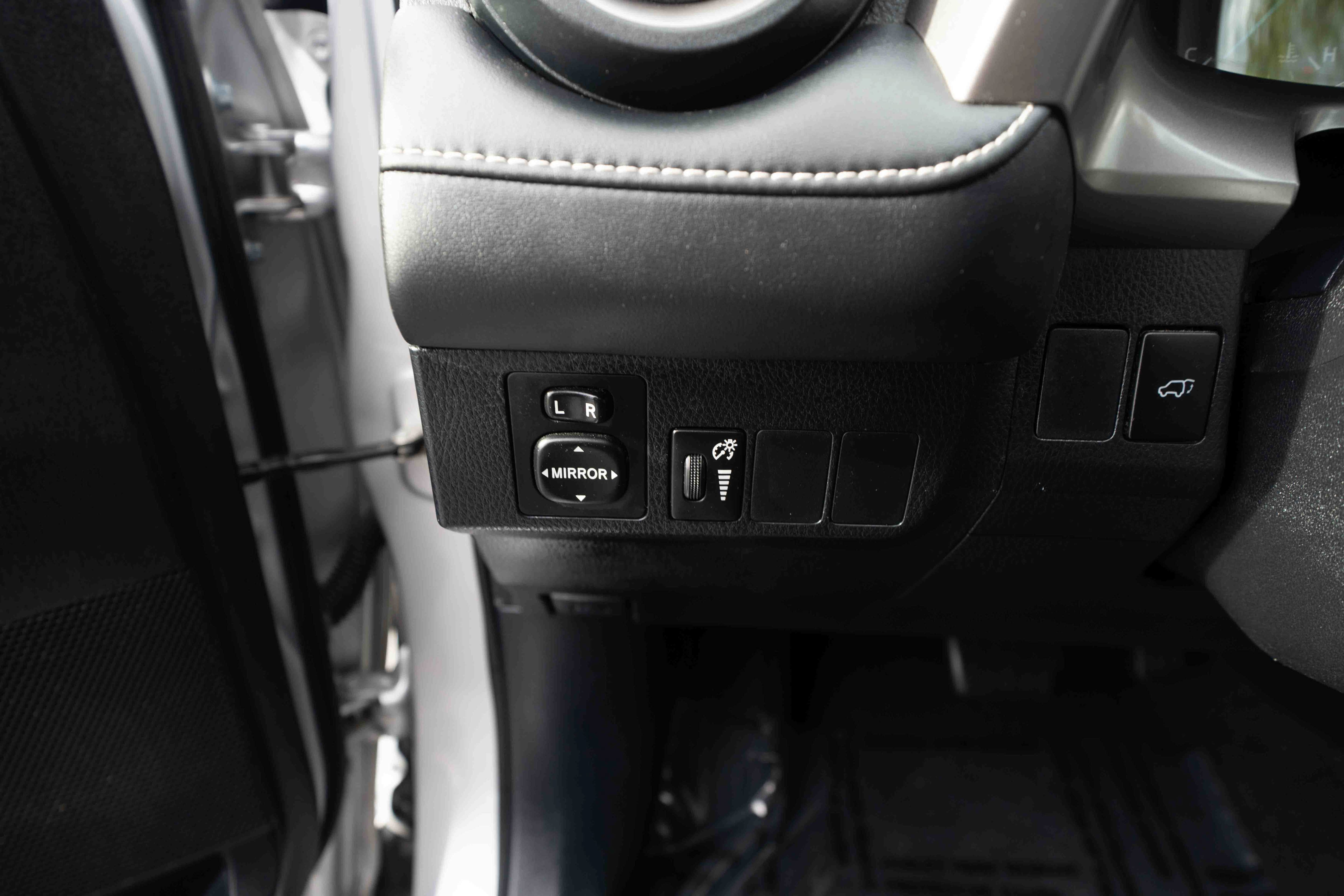 Used 2016 Toyota RAV4 XLE AWD/4WD image 11