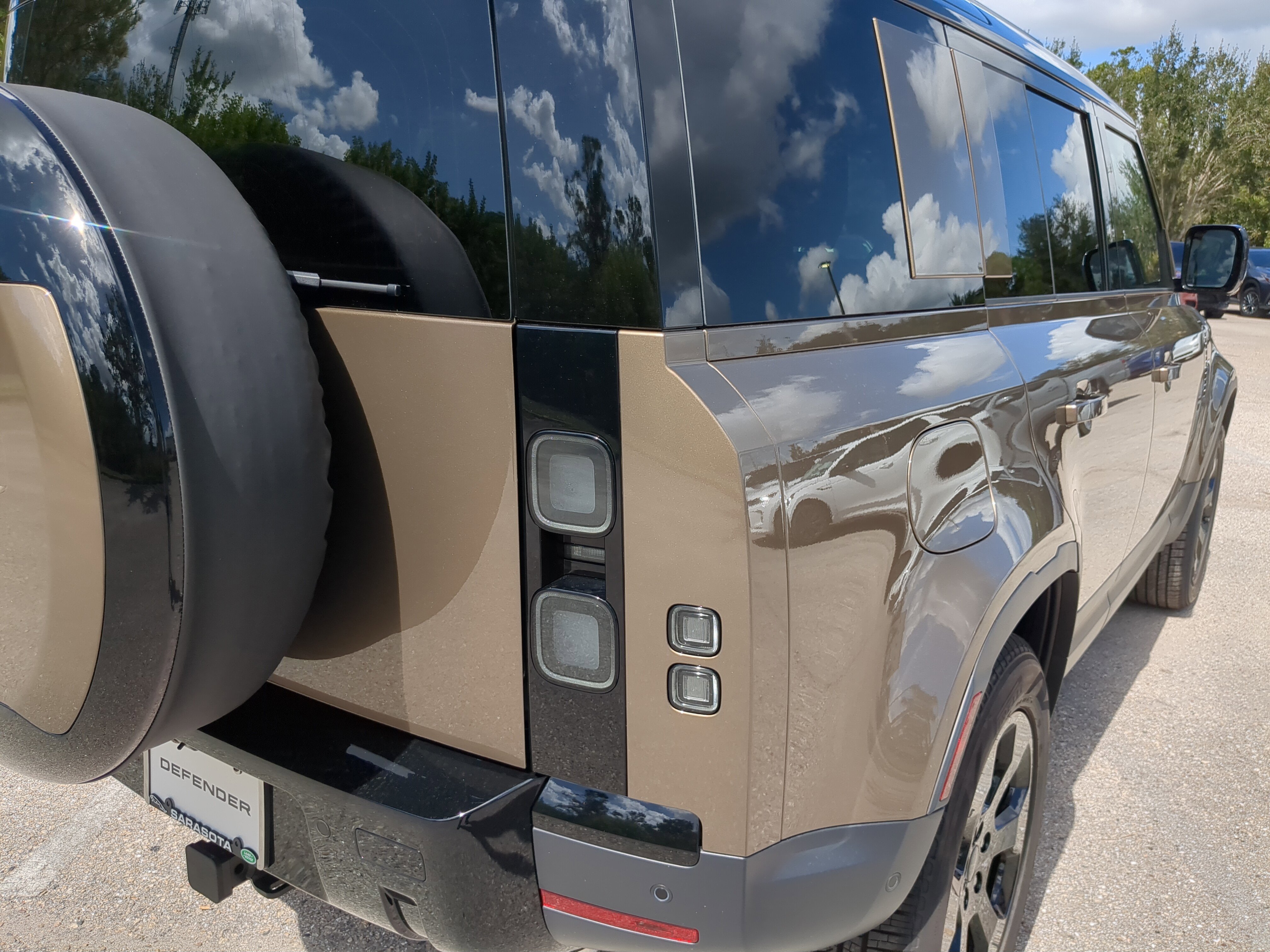 New 2026 Land Rover Defender 110 S image 10