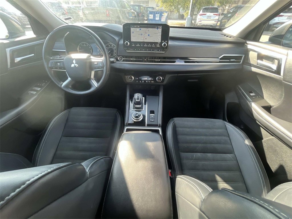 Used 2024 Mitsubishi Outlander FWD image 19