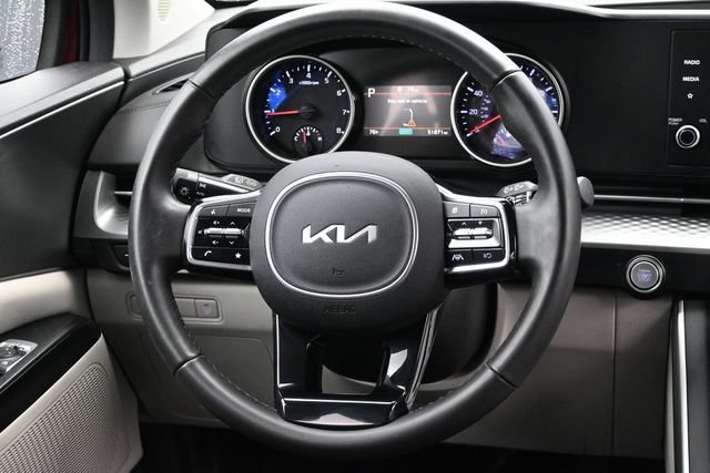 Used 2024 Kia Carnival LX FWD image 14