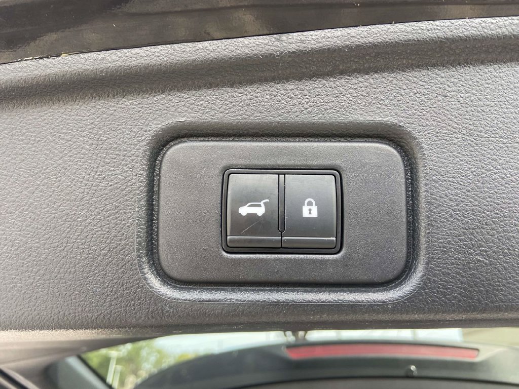 Used 2023 Nissan Pathfinder Platinum AWD/4WD image 8