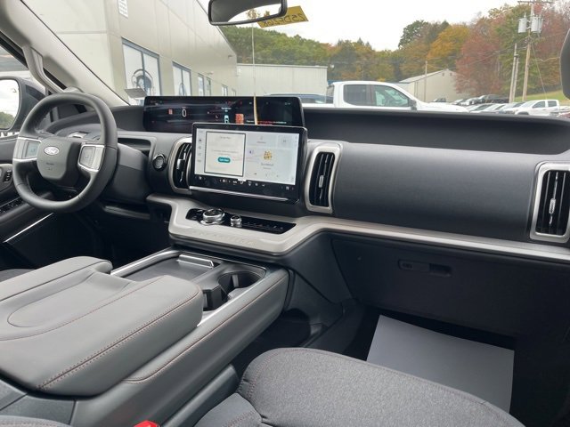 New 2025 Ford Expedition Max Active image 16