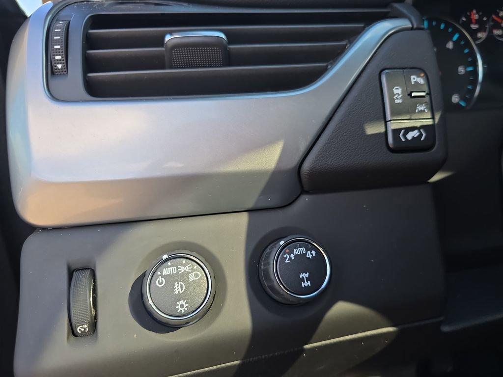 Used 2017 Chevrolet Suburban Premier image 29