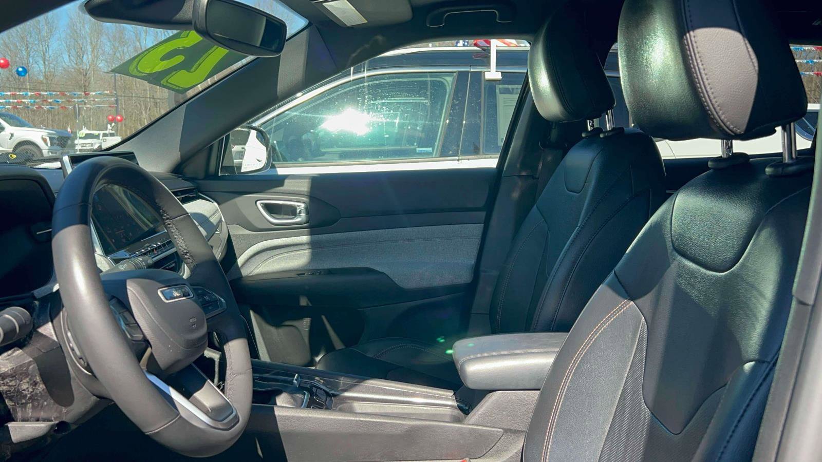Used 2023 Jeep Compass Latitude image 21