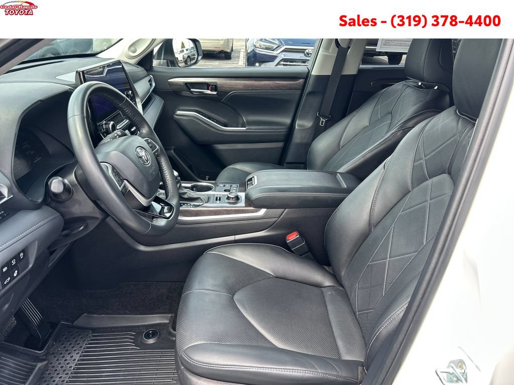 Certified 2024 Toyota Highlander Platinum AWD/4WD image 12