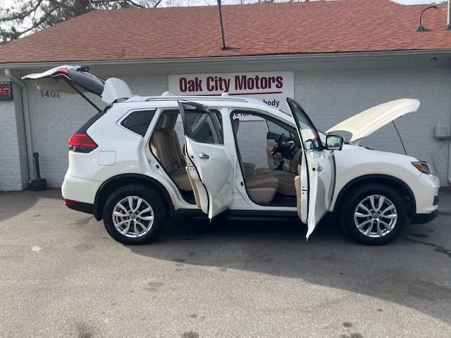 Used 2017 Nissan Rogue SV w/ SV Premium Package image 9