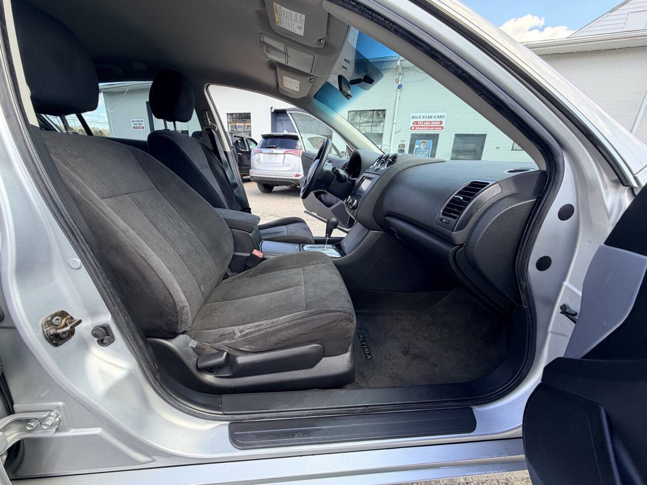 Used 2010 Nissan Altima Hybrid Sedan image 25