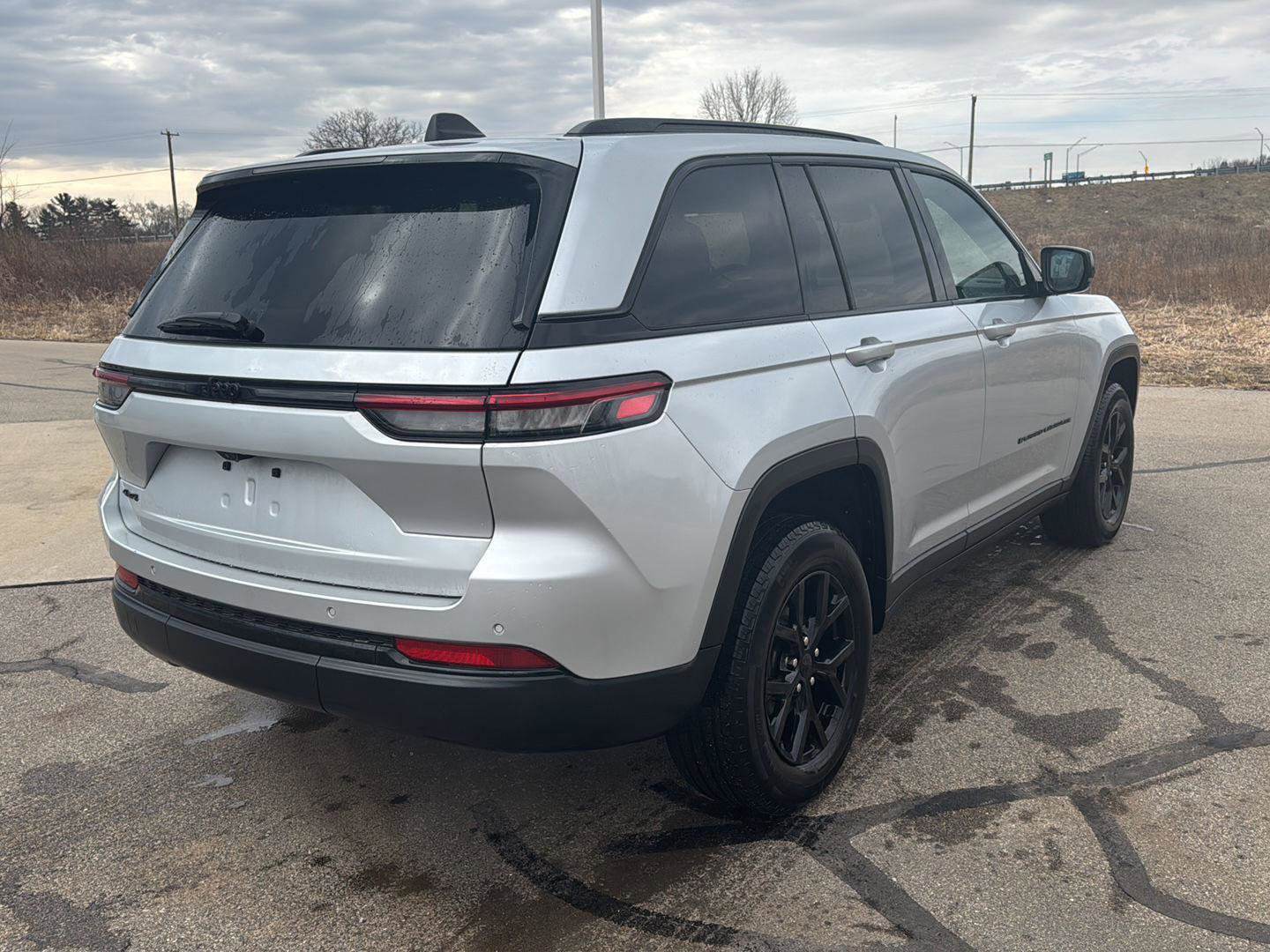 Used 2025 Jeep Grand Cherokee Altitude image 6