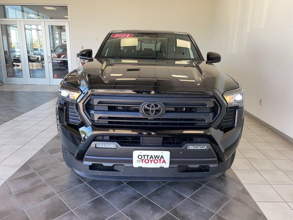 Used 2024 Toyota Tacoma SR5 AWD/4WD image 3