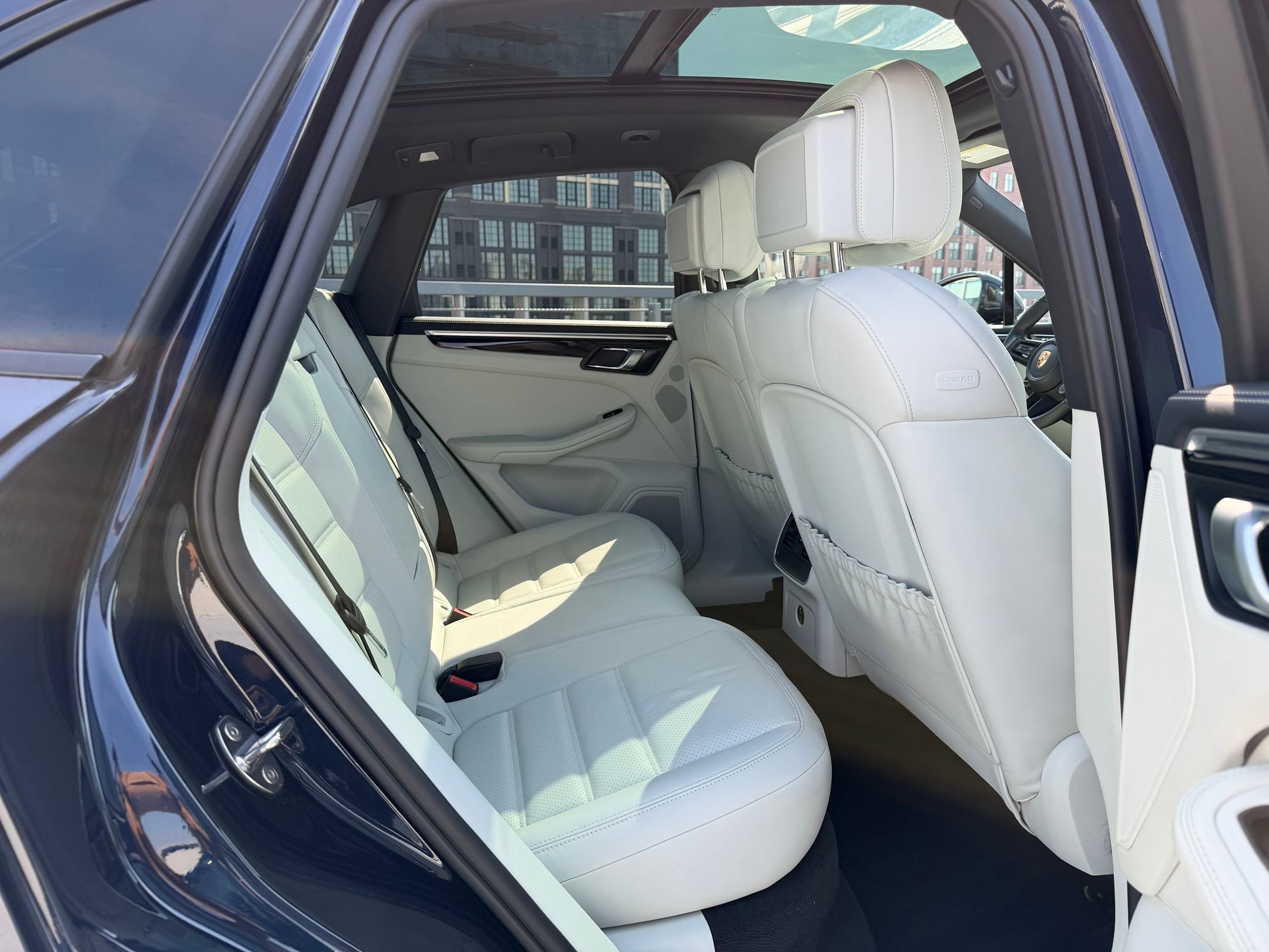 Used 2023 Porsche Macan Turbo image 19