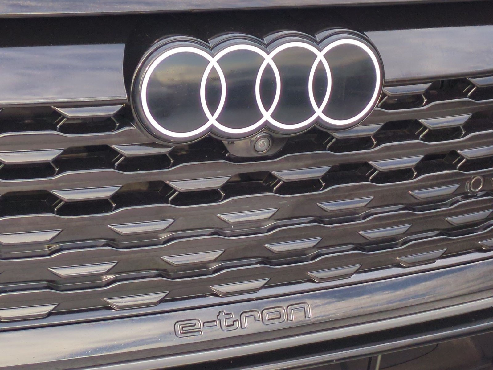 Used 2024 Audi Q8 e-tron Premium Plus AWD/4WD image 26