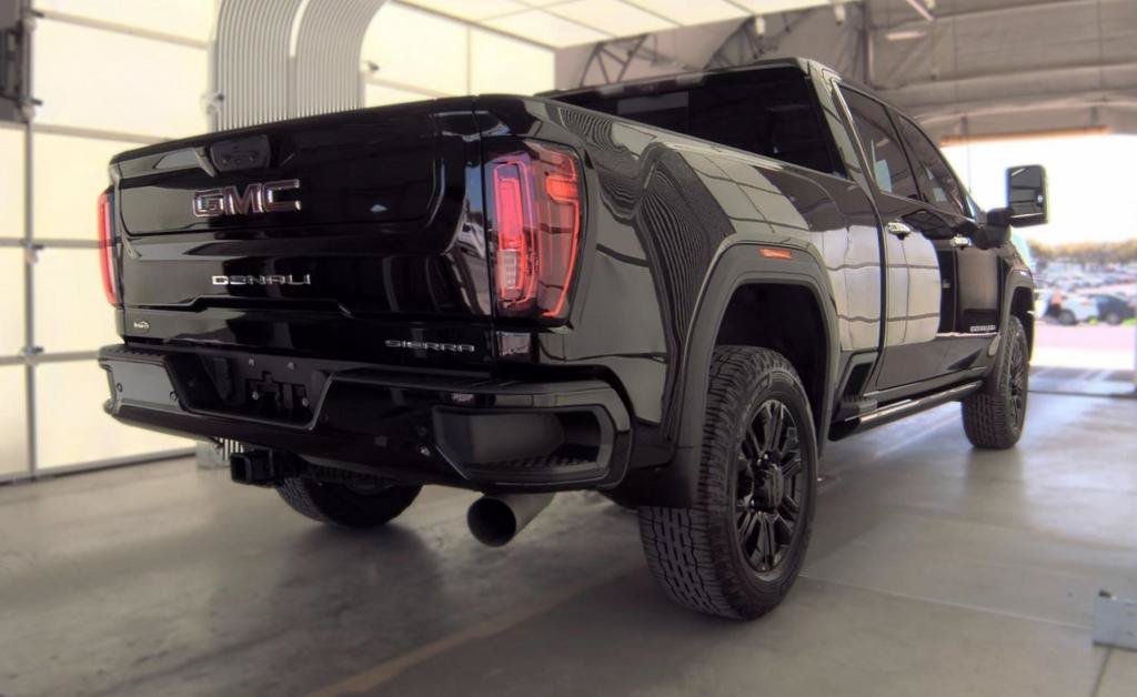 Used 2021 GMC Sierra 2500 Denali w/ Denali Black Diamond Edition AWD/4WD image 8
