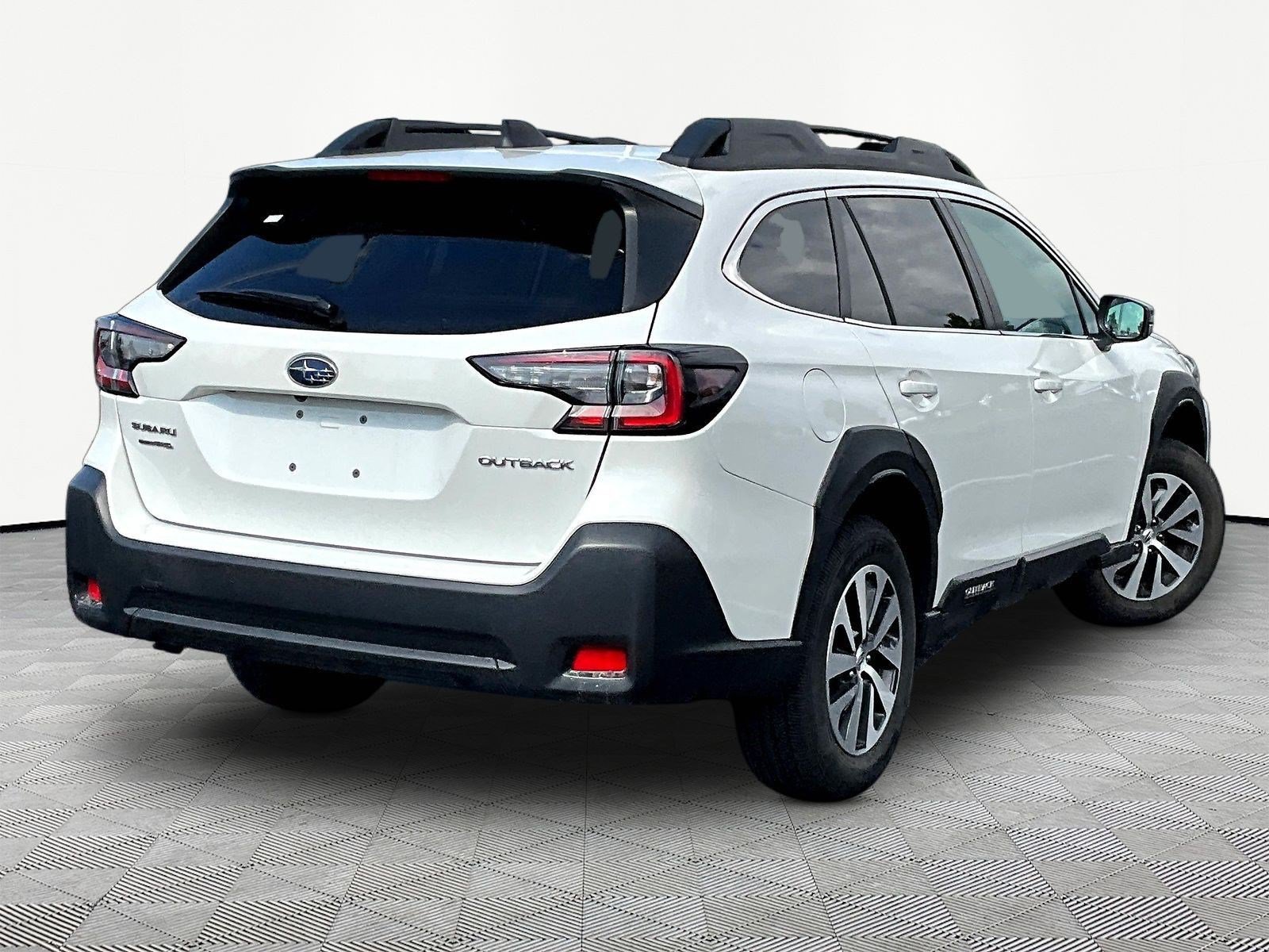 Used 2024 Subaru Outback Premium AWD/4WD image 6