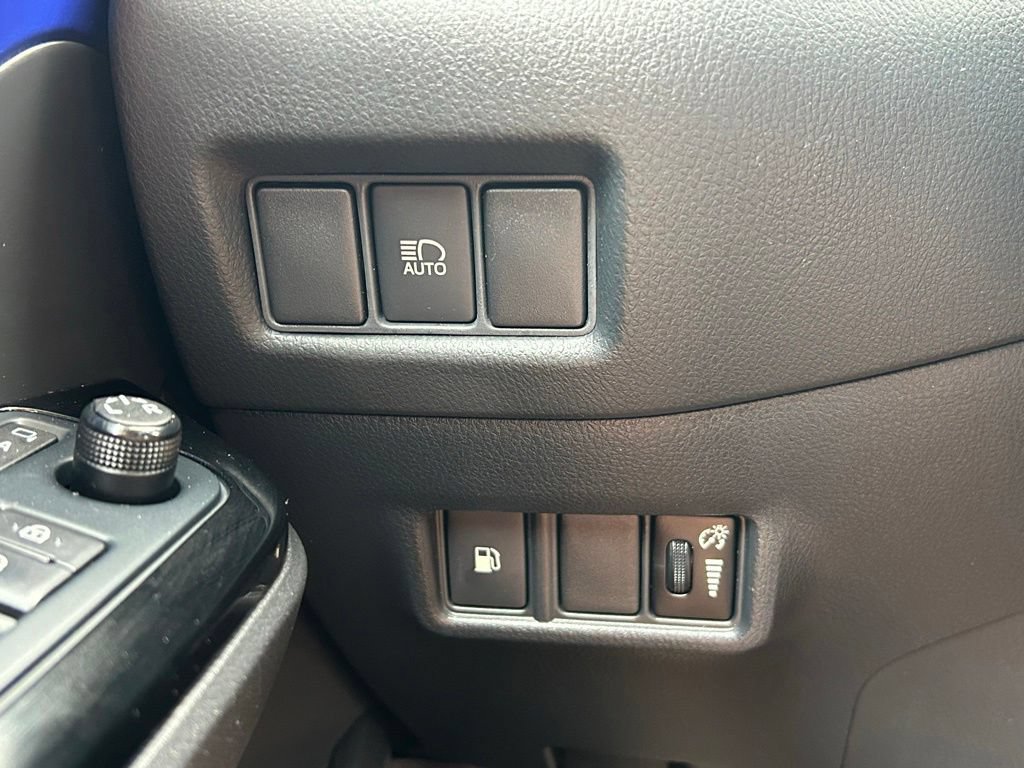 Used 2021 Toyota C-HR XLE FWD image 27