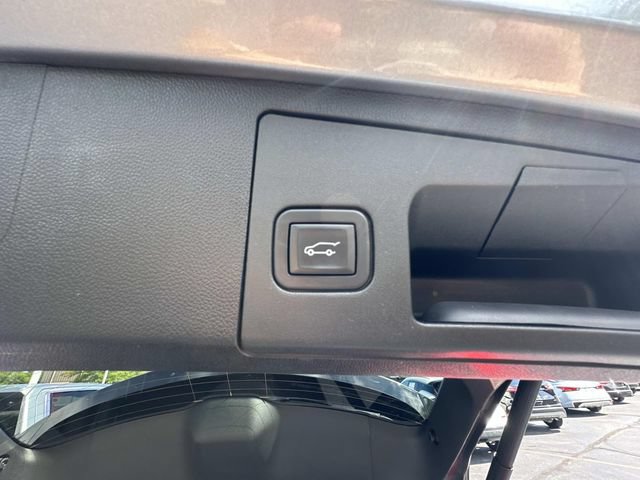 Used 2024 Cadillac XT4 Premium Luxury FWD image 17
