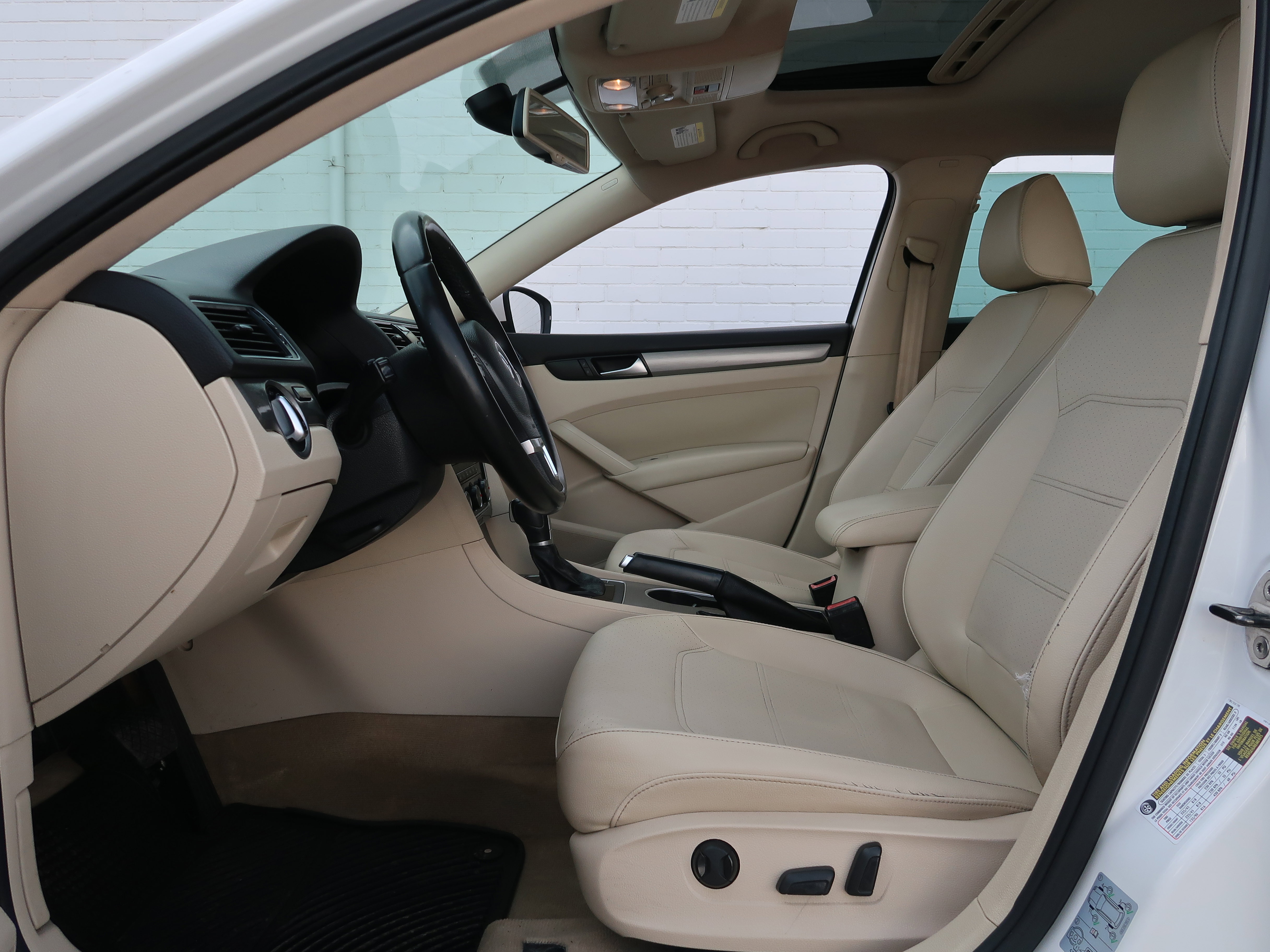 Used 2014 Volkswagen Passat TDI SE FWD image 26