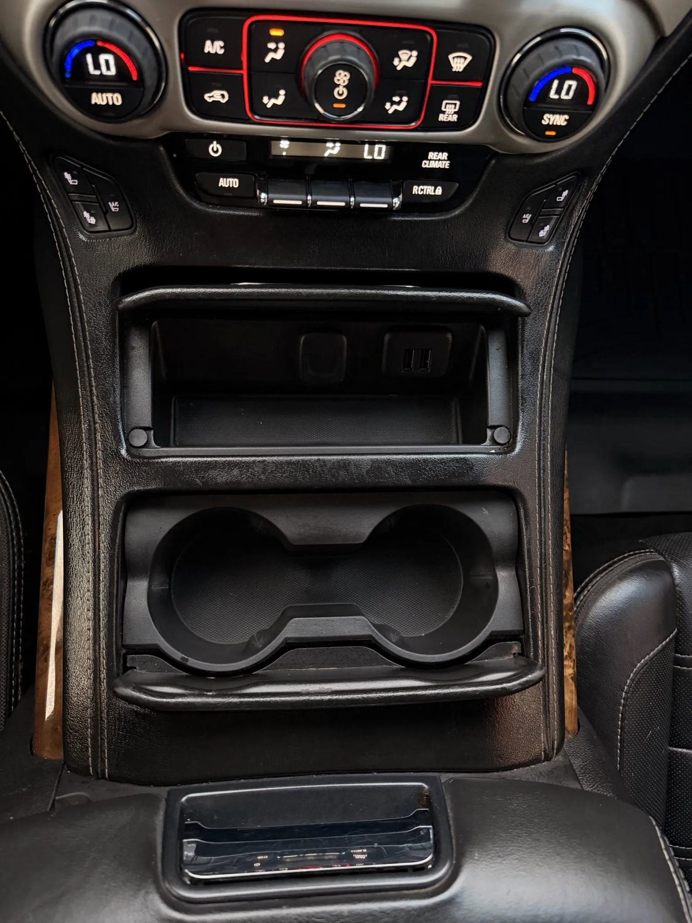 Used 2015 GMC Yukon Denali w/ Premium Package image 24