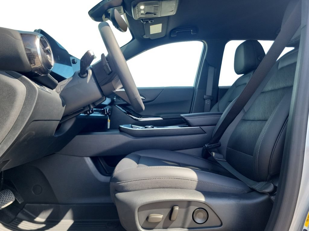 New 2027 Chevrolet Equinox LT w/ Convenience Package II FWD image 11