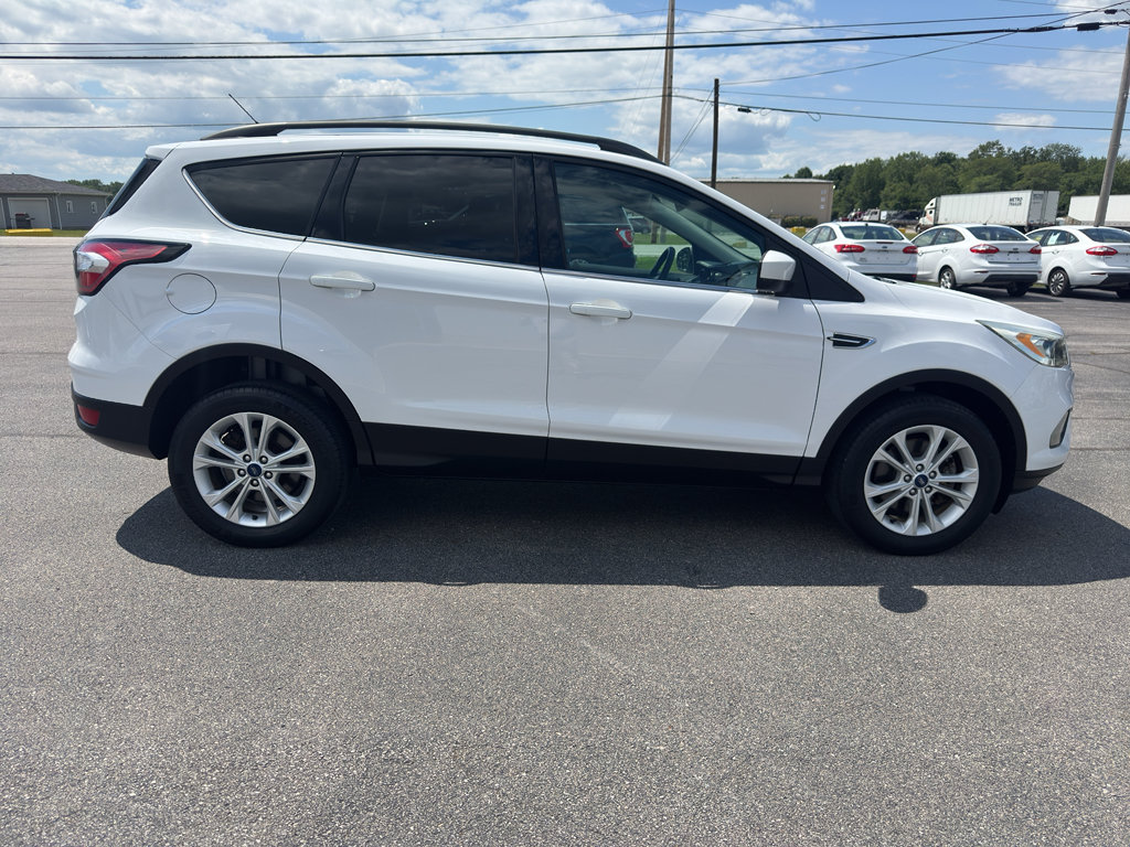 Used 2017 Ford Escape SE w/ Equipment Group 201A AWD/4WD image 2