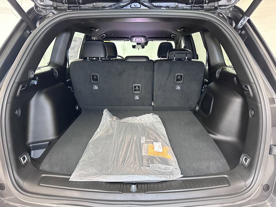 New 2025 Jeep Grand Cherokee Limited w/ Black Appearance Package image 13