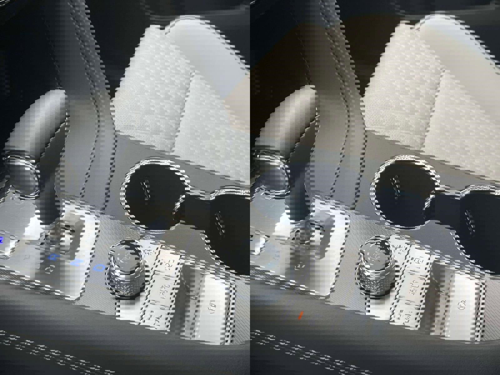 Used 2024 Genesis G70 3.3T Advanced w/ Sport Prestige Package image 31