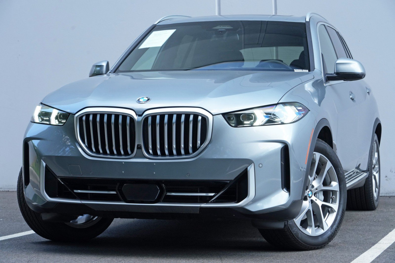 Used 2024 BMW X5 xDrive40i w/ Premium Package AWD/4WD image 3