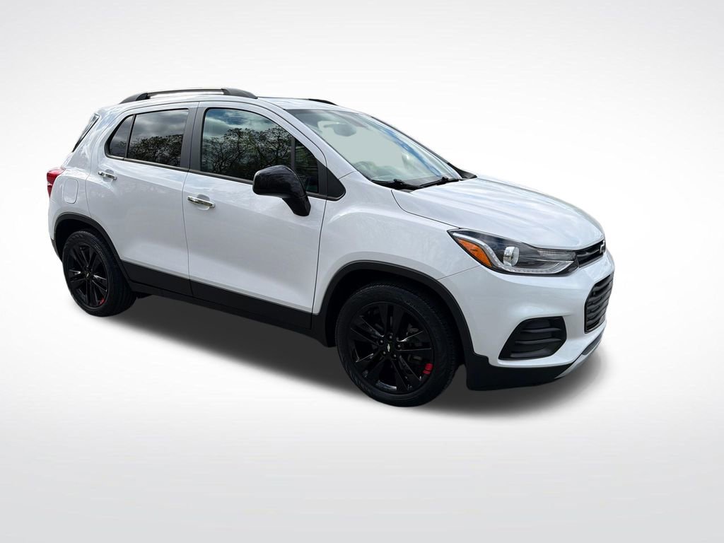 Used 2020 Chevrolet Trax LT w/ Sun & Sound Package FWD image 8