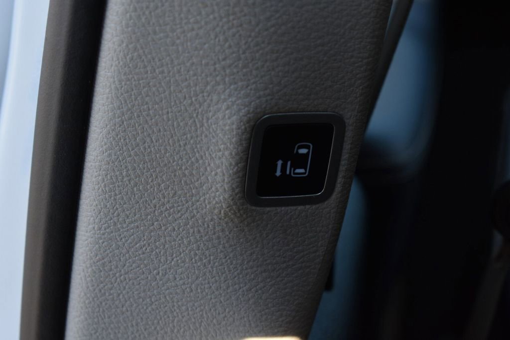 Used 2024 Chrysler Pacifica Touring-L w/ Uconnect Theater Family Group image 26