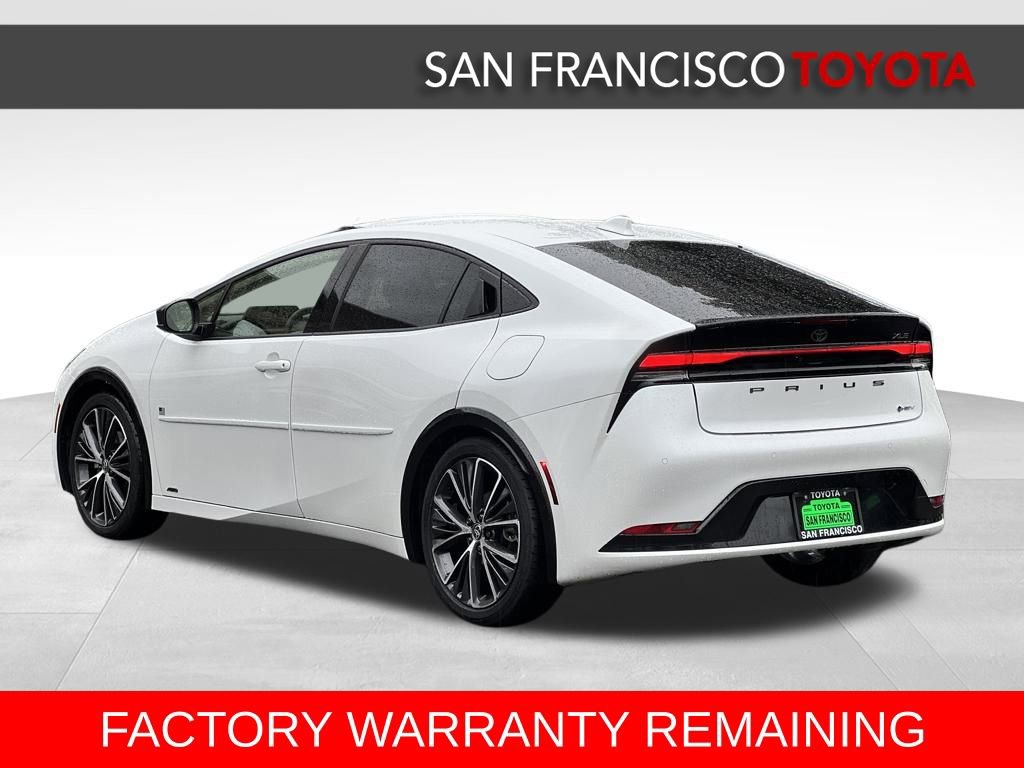 Used 2023 Toyota Prius XLE image 3