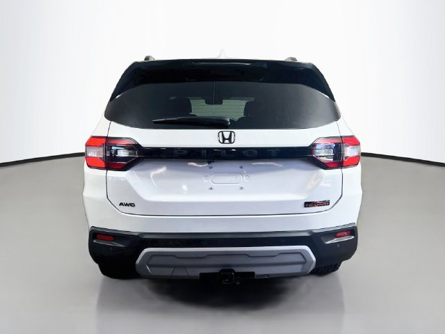 Certified 2025 Honda Pilot TrailSport image 17