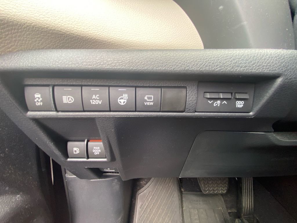 Used 2023 Toyota Sienna Platinum AWD/4WD image 12