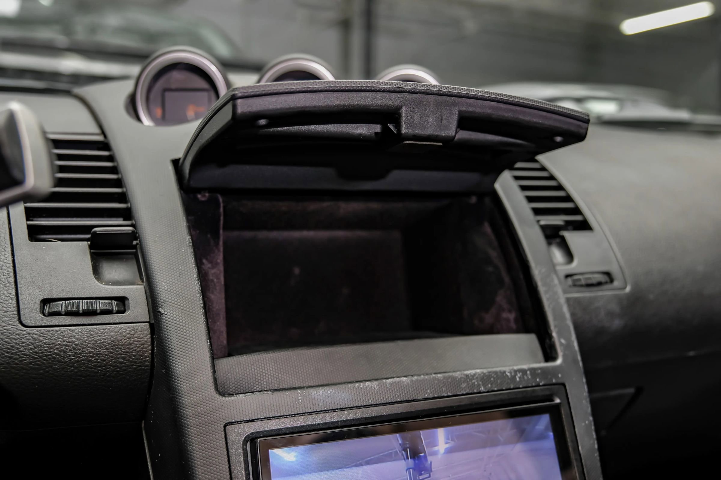Used 2005 Nissan 350Z Touring RWD image 24