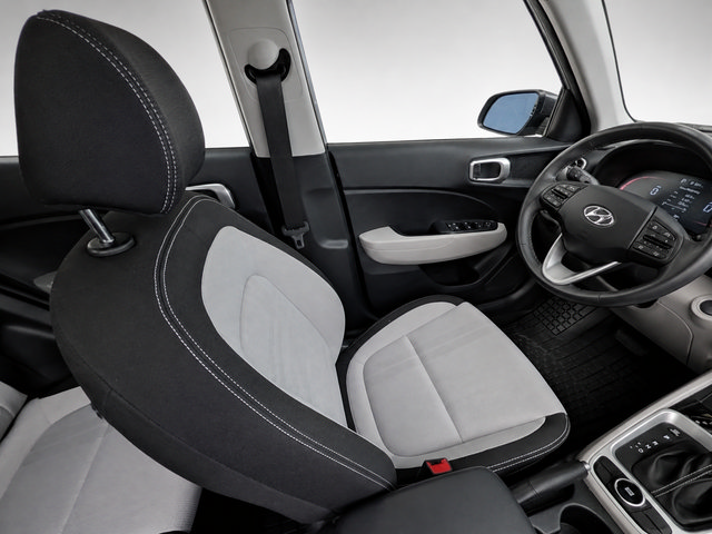 Used 2025 Hyundai Venue SEL FWD image 10
